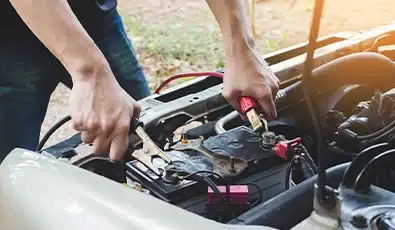 تغيير بطاريات السيارة في الموقع